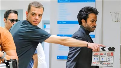 حانوتي ودكتور أمراض نساء .. سامح حسين يجسد شخصيتين في فيلمه الجديد تحت الطلب