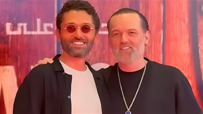 بالصور .. كريم محمود عبدالعزيز يحتفل بالعرض الخاص لمسلسل مملكة الحرير بحضور النجوم