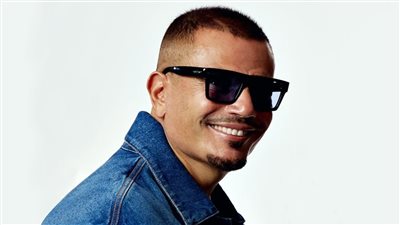 حبيبتي ملاك وارجعلها .. عمرو دياب يلحن أغنيتين في ألبومه الجديد