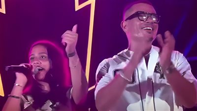 جنا عمرو دياب تتألق مع الهضبة في حفل مراسي وتنال إعجاب الجمهور