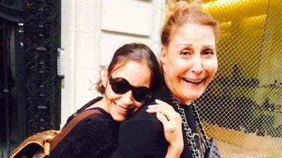 منة شلبي : والدتي بخير وعيب اللي بيحصل ده