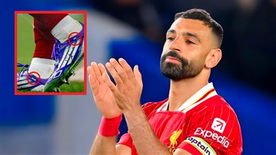 مطبوع عليه اسمه وعلم مصر .. حذاء محمد صلاح الجديد يثير الجدل