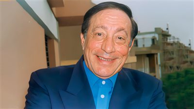 ذكرى أبو بكر عزت .. برع في تقديم الكوميديا واعتزل المسرح لهذا السبب 