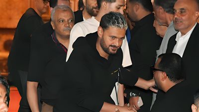 بالصور .. رامز جلال يتقدم حضور عزاء الفنان سيد صادق