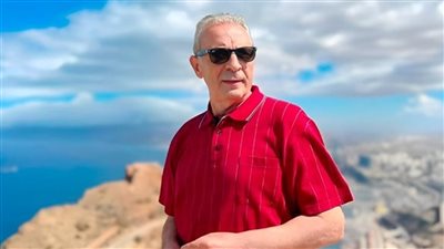 محمود حميدة يجسد شخصية مطرب ضمن أحداث مسلسل +90