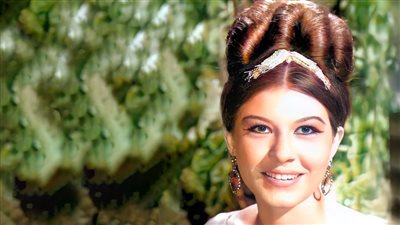 ذكرى شويكار .. شاركت فى المظاهرات وعمرها 8 سنوات وعملت موظفة بشركة شل قبل الشهرة