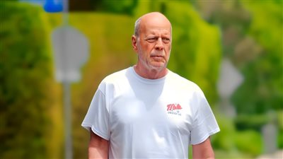 تم نقله لمنزل منفصل بسبب إصابته بالخرف .. آخر تطورات الحالة الصحية لـ بروس ويليز 