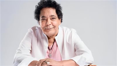 في سرية تامة .. الكينج محمد منير يحضر لحفل زفاف ابنة شقيقه فاروق