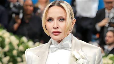 قبل مادونا .. نجمات فكرن في الانتـ.حار بسبب أزمات عاطفية ونفسية