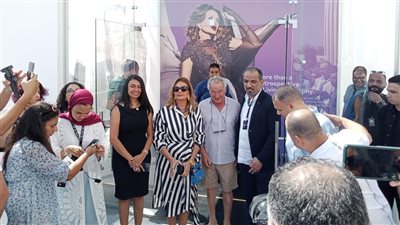 بالصور.. افتتاح معرض يسرا بمهرجان الجونة