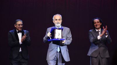 تكريم المنتج صادق الصبّاح في ختام الدورة الثامنة لمهرجان نقابة المهن التمثيلية للمسرح