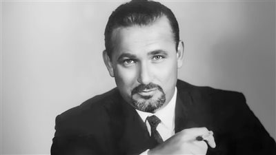 في ذكراه.. نصيحة الطبيب النفسي التي دفعت عزالدين ذوالفقار إلى طريق الإخراج 