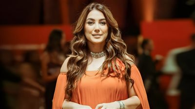 كندة علوش لـ خبر أبيض: عيون العالم كلها على مصر ومبروك لكل عاشق للفن والحضارة المصرية