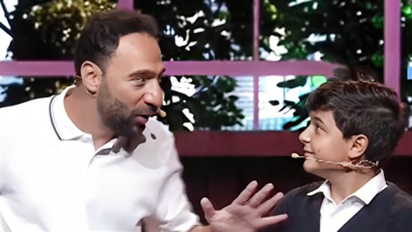 محمد سلام يقدم فقرة فنية في احتفالية وطن السلام