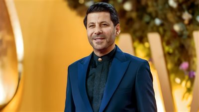 إياد نصار لـ خبر أبيض: نرصد معاناة أهل غزة ونقدم دراما غير تقليدية في مسلسل الحب والحرب