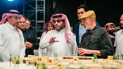 المستشار تركي آل الشيخ يزور استوديوهات الحصن والقدية لمتابعة تحضيرات فيلم خالد بن الوليد