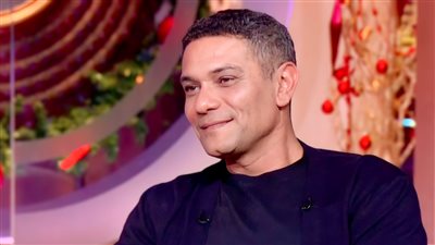 آسر ياسين: أمي بتعمل عرض خاص لأصحابها احتفالا بأفلامي وحجزت قاعتين عرض لفيلم إن غاب القط