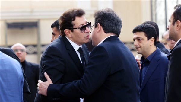 هاني رمزي فى جنازة والدته 
