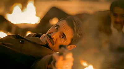 حريق ضخم في النيل بسبب جريمة سرقة.. تفاصيل المشاهد الأولى في فيلم فرقة الموت بطولة أحمد عز 