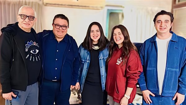 خالد جلال مع دنيا وإيمي سمير غانم والسبكي 