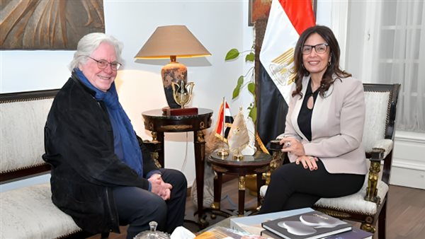 وزيرة الثقافة مع حسين فهمي 