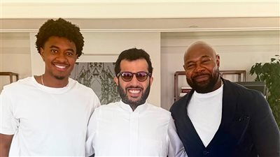 صداها سيكون كبيرًا في العالم.. المستشار تركي آل الشيخ يعلن عن مفاجأة كبيرة مع مخرج فيلم Michael
