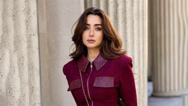 هنا الزاهد  